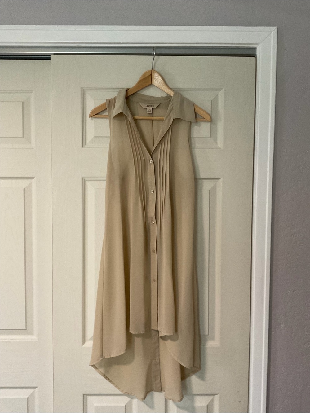 Decree Beige Sleeveless High-Low Button Front Dress Size Medium